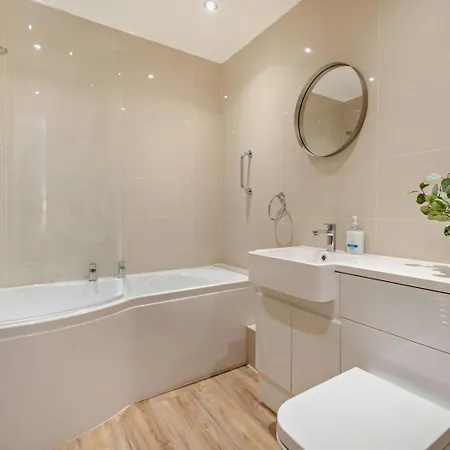 2 Bed In Oc-88746 Apartment